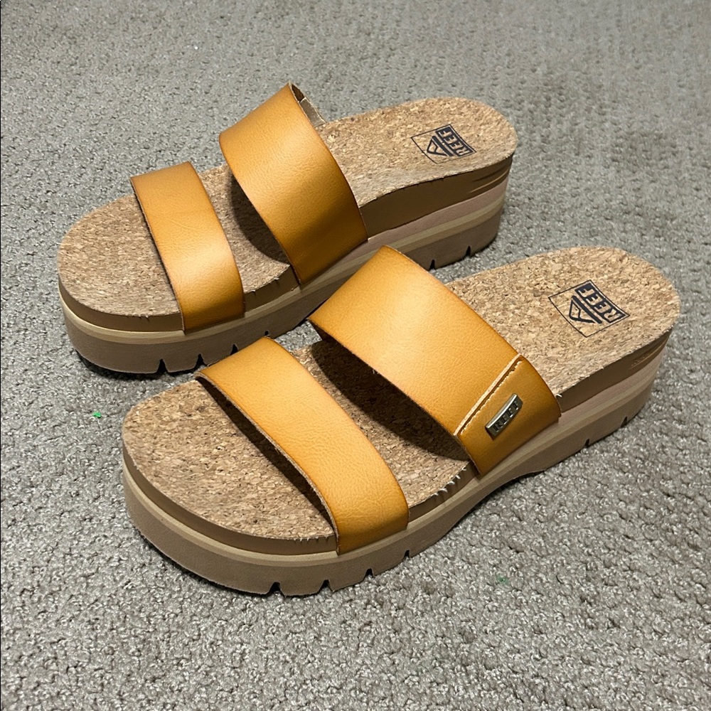 Reef
Women's Cushion Vista Higher Platform Slide Sandals size 8 - Picture 4 of 8